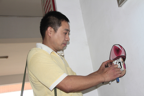 最美水电工李刚：平凡中的责任