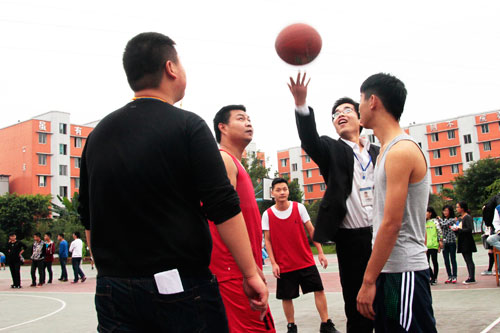 第九届“青春杯”篮球赛开赛啦