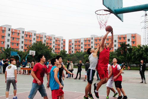 第九届“青春杯”篮球赛开赛啦