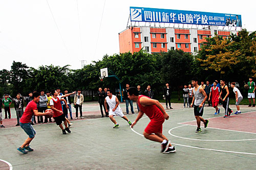 第九届“青春杯”篮球赛开赛啦