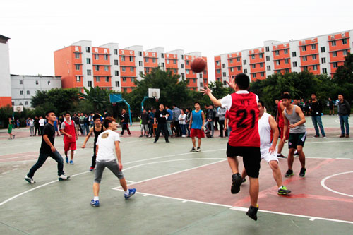 第九届“青春杯”篮球赛开赛啦