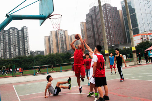 第九届“青春杯”篮球赛开赛啦