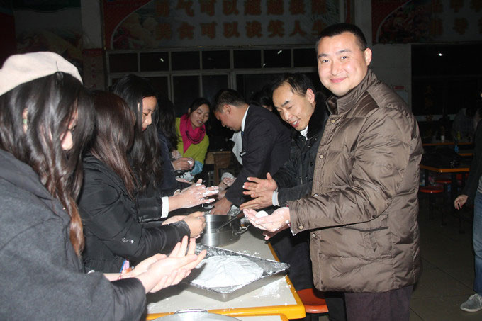 <b>做汤圆，猜灯谜，嗨到停不下来</b>