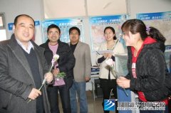 四川新华电脑学院 “三八妇女节” 慰问活动