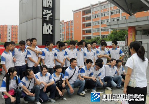 众里寻它千“百度”----四川新华学子走进名企