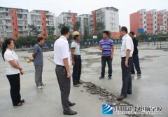 上下协力 美化校园 为新生入学护航--暑期报道2