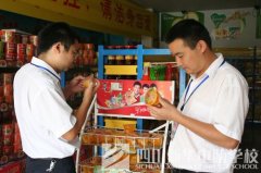 学校领导专项检查学校食堂、超市食品安全