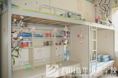 四川新华电脑学院领导检查新生宿舍