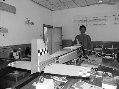 武汉初中老师造无人驾驶飞机 价值数十万(图)