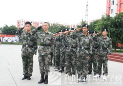 大学生校卫队，闪亮新华校园