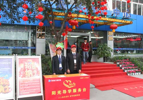 红动新华校园,温暖新生心田---小红帽阳光导学小组