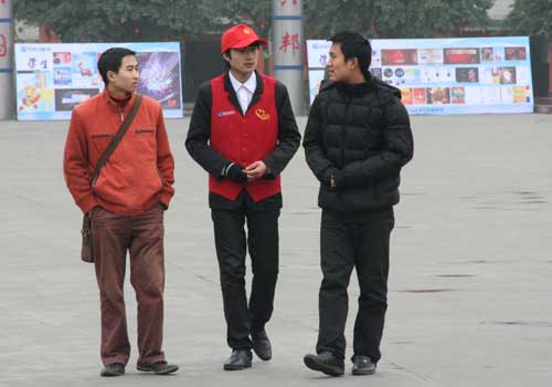 红动新华校园,温暖新生心田---小红帽阳光导学小组