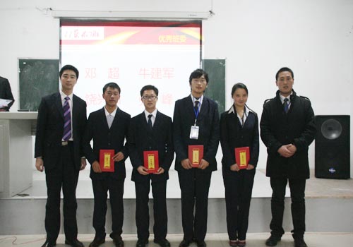 “我们是相亲相爱一家人”--记四川新华11艺术7班主题班会