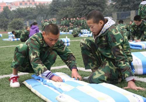 叠军被，我“型”！—四川新华新生军训系列报道之三