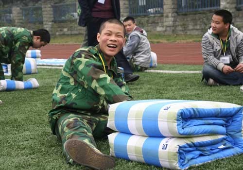 叠军被，我“型”！—四川新华新生军训系列报道之三