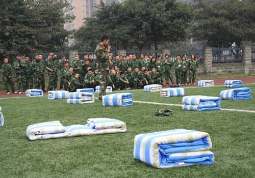 叠军被，我“型”！—四川新华新生军训系列报道之三
