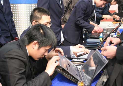 四川新华电脑学校开展大型计算机义务维修活动