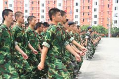 新生年华，青春无限——记四川新华2012级新生军训汇演
