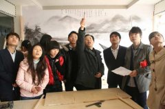 把学生引进设计大门——记四川新华电脑学院张兴强老师