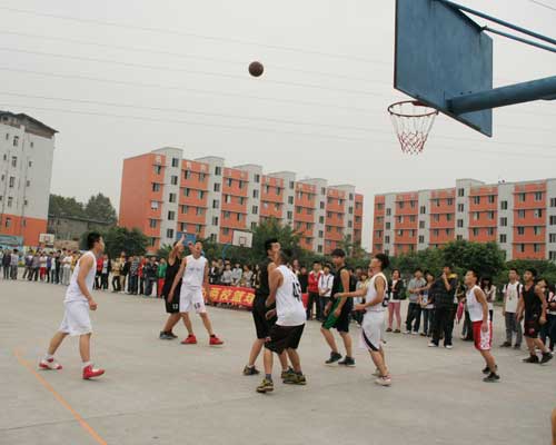 四川新华与成都新东方开展篮球联谊赛
