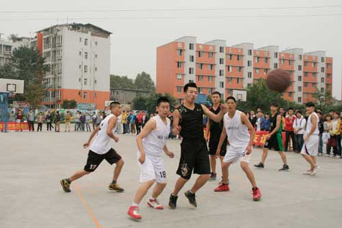 四川新华与成都新东方开展篮球联谊赛