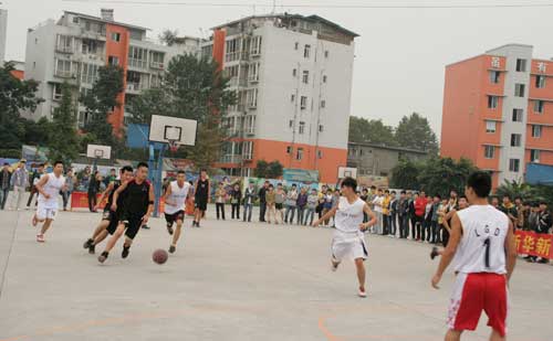 四川新华与成都新东方开展篮球联谊赛