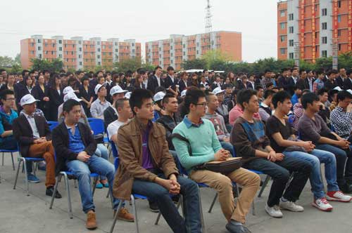 四川新华电脑学院第三届校友会现场