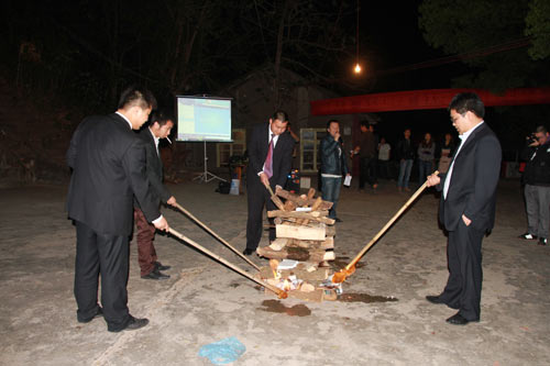 激动人心的篝火晚会点火仪式