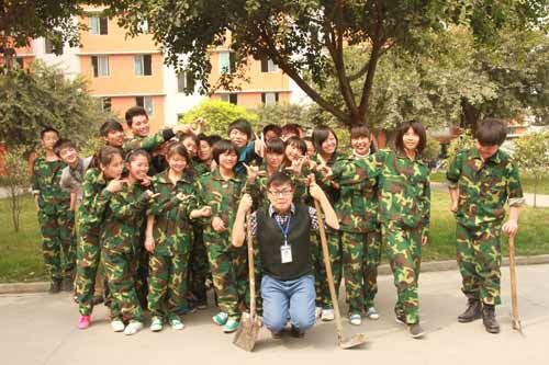 新华学子充满着正能量