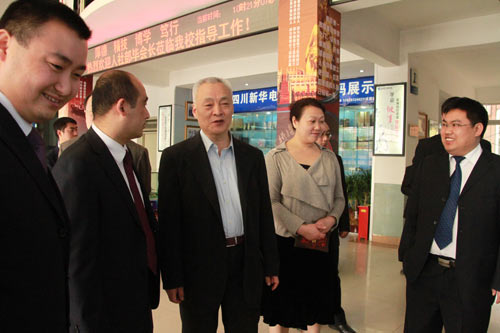 国家人力资源和社会保障部毕结礼会长（中）莅临四川新华指导工作