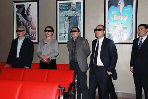 毕会长一行领导参观3D影视体验厅