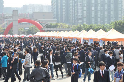2012年四川新华电脑学院双选会现场