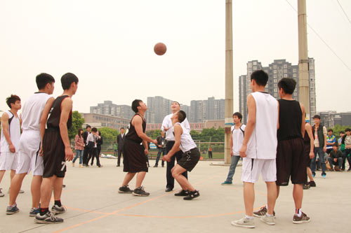 第八届校园数字文化艺术节篮球联赛开幕