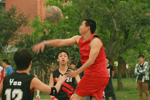 第八届校园数字文化艺术节篮球联赛开幕