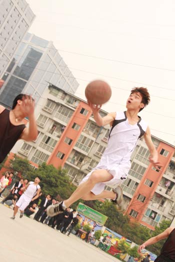 第八届校园数字文化艺术节篮球联赛开幕