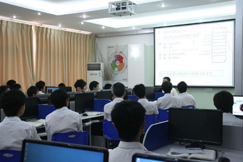 四川新华理实一体化教学，助你成功成才