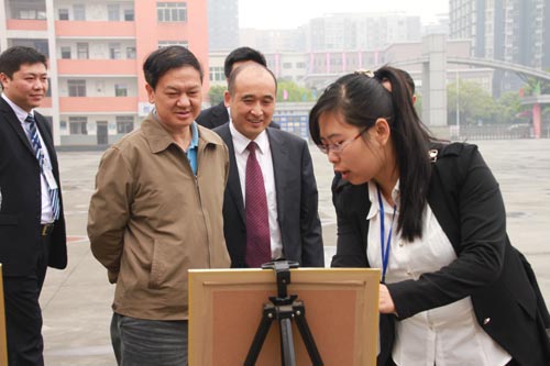 张光伟厅长对我校学生手绘作品表示高度赞扬