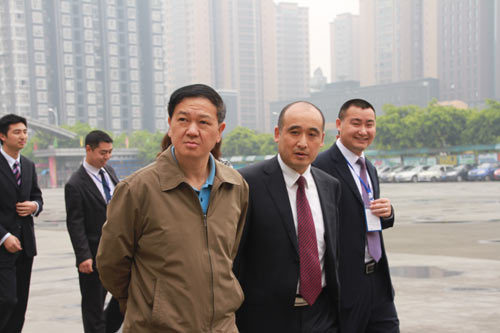 张光伟厅长参观我校校园