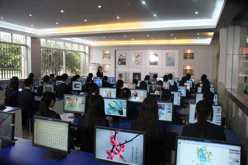 四川新华电脑学院专业机房