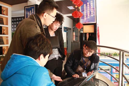 课后老师为同学解决项目问题