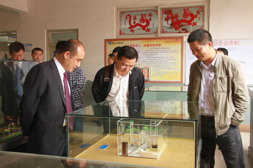 四川省人社厅马健处长、就业局吴江主任参观建筑表现专业作品展