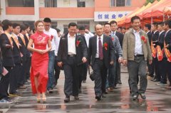 四川新华电脑学院举办2013年春季IT人才双选会