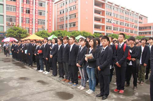 四川新华电脑学校举办2013年春季IT人才双选会