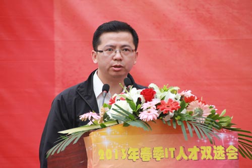 四川新华电脑学校举办2013年春季IT人才双选会