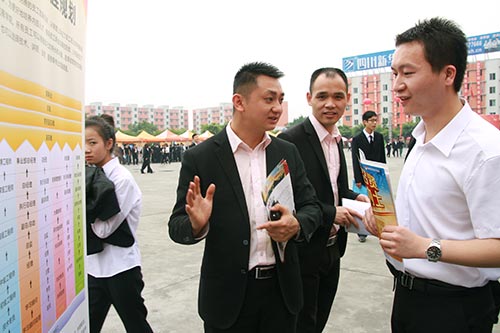 直击双选会现场：毕业生动手能力强，企业评价高