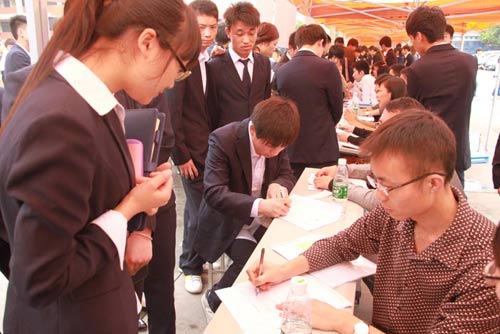 初试成功,企业留下学子联系方式