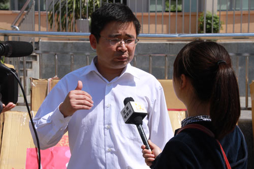 四川新华爱心汇聚，向雅安地震灾区汉源安乐中学送去物资