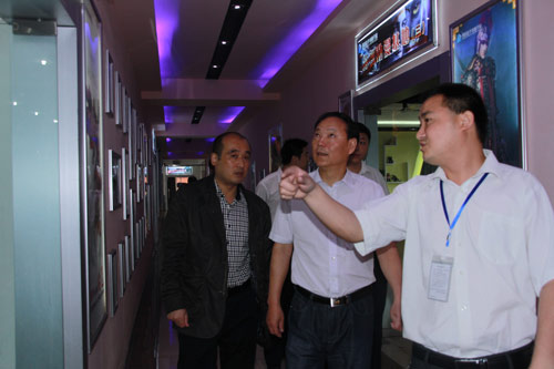 王总参观我校影视动漫基地