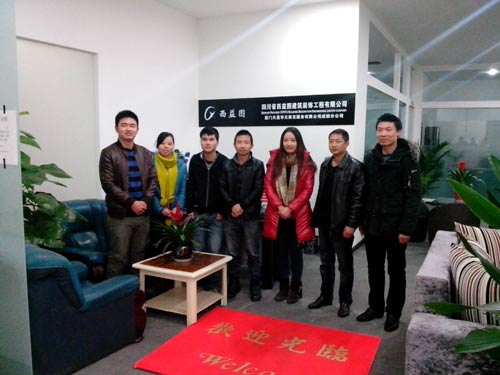 黄一洲和新华学弟学妹们