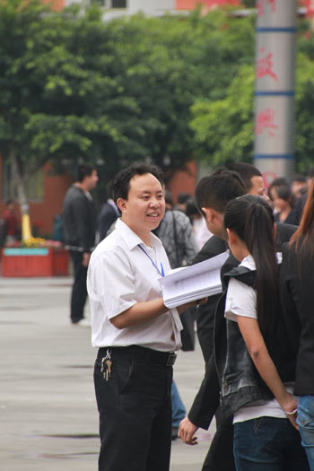 四川新华2013毕业典礼:这一天,我们毕业了